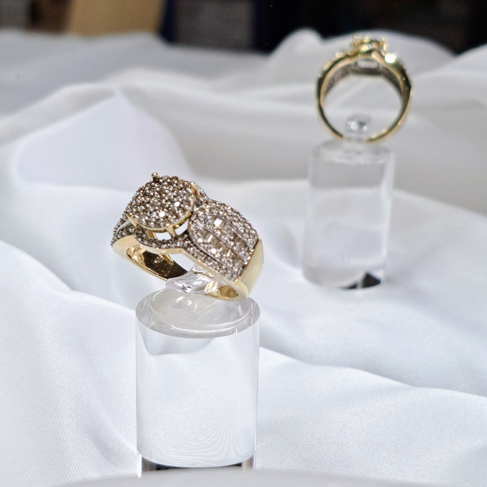 1.27ctw. ROUND BAGUETT CROWN TOP WHITE DIAMOND CLUSTER 10K YELLOW GOLD RING - Picture 9 of 16